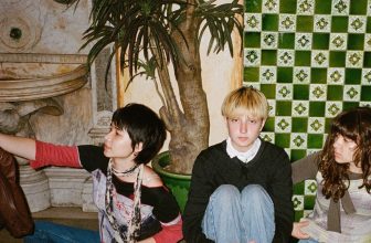 Horsegirl kondigt Amerikaanse tour aan, deel video voor nieuw nummer ‘Billy’: Bekijk